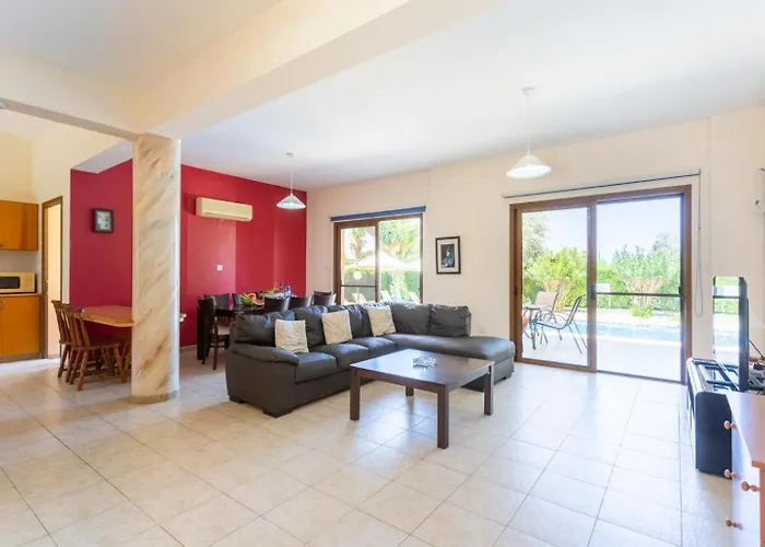 Willa Halima Stefanos Polis