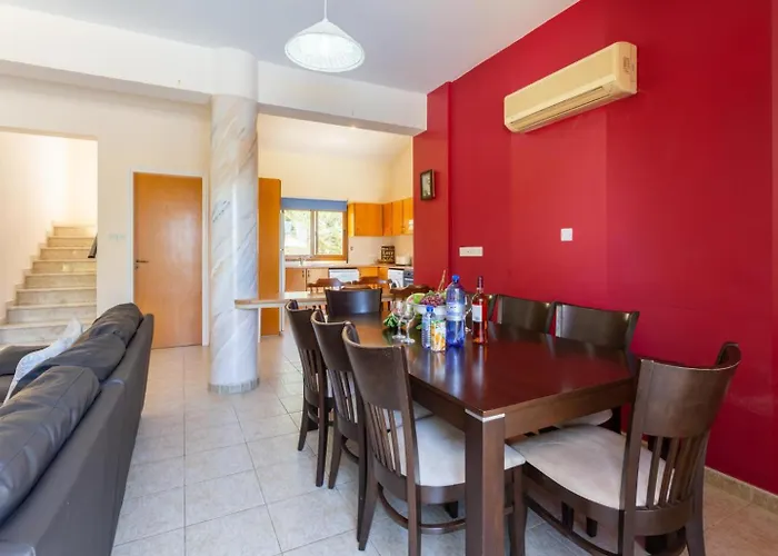 Willa Halima Stefanos